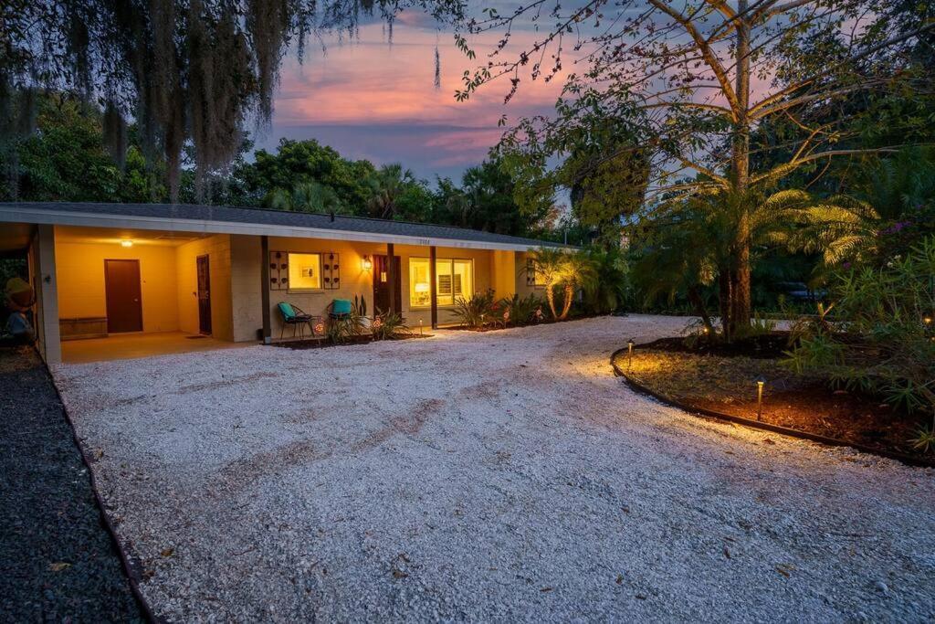 Вілла Beautiful Glam Mid-Century 1 Block From Sarasota Bay With Firepit Екстер'єр фото