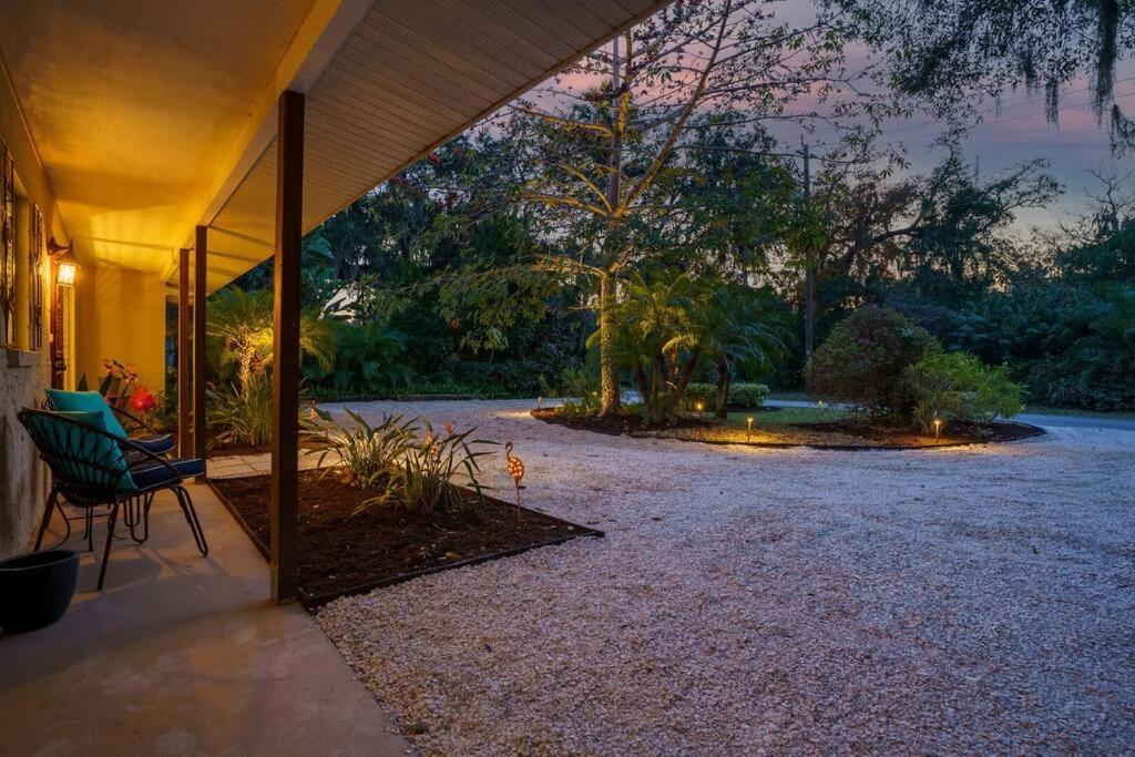 Вілла Beautiful Glam Mid-Century 1 Block From Sarasota Bay With Firepit Екстер'єр фото