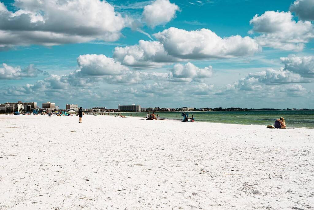 Вілла Beautiful Glam Mid-Century 1 Block From Sarasota Bay With Firepit Екстер'єр фото